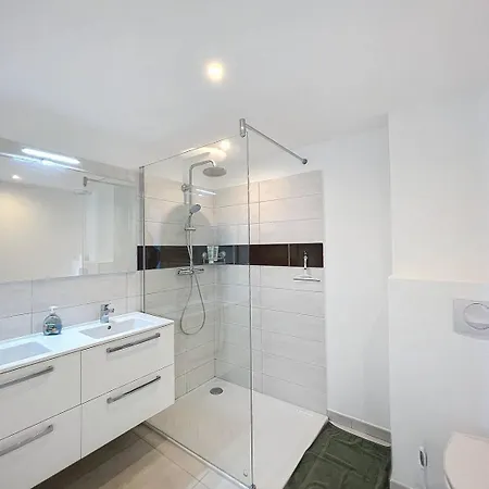 T2 - Avec Piscine Διαμέρισμα *